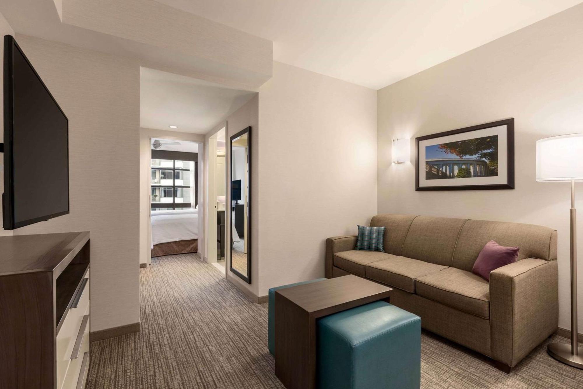 Hotel Homewood By Hilton Dc Convention Center 3*